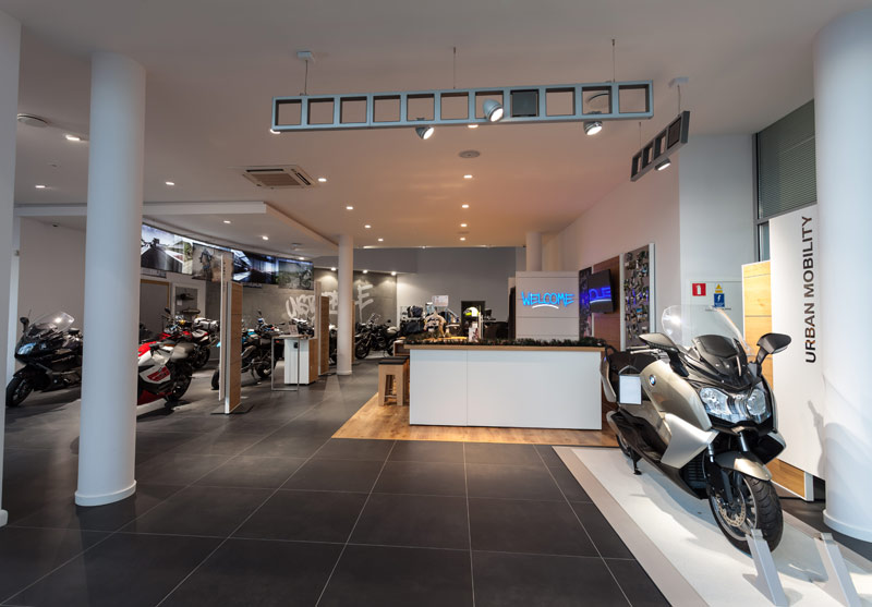 Inspiracje Światłem autorem projektu oświetlenia w Salonie Auto Breczko